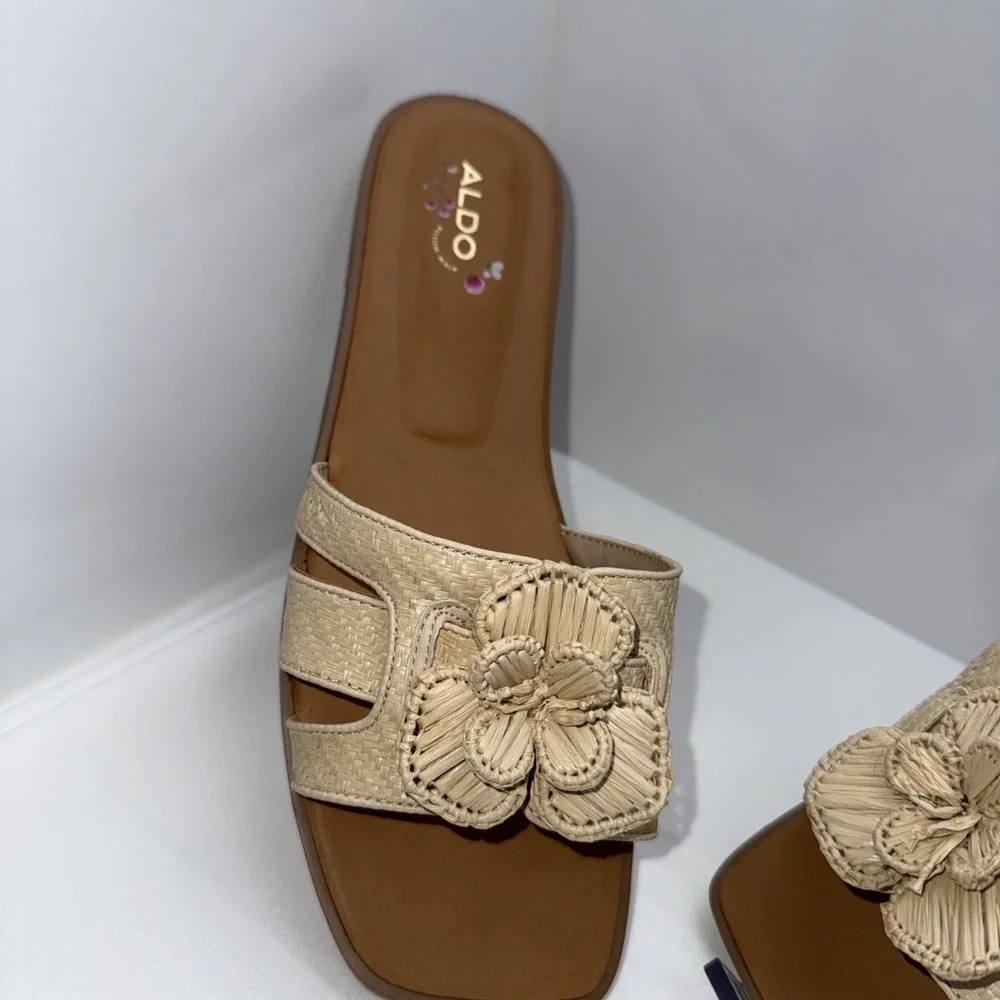 Woman's‎ Sandals Aldo Seaflower Sandal Size 10, Beige
